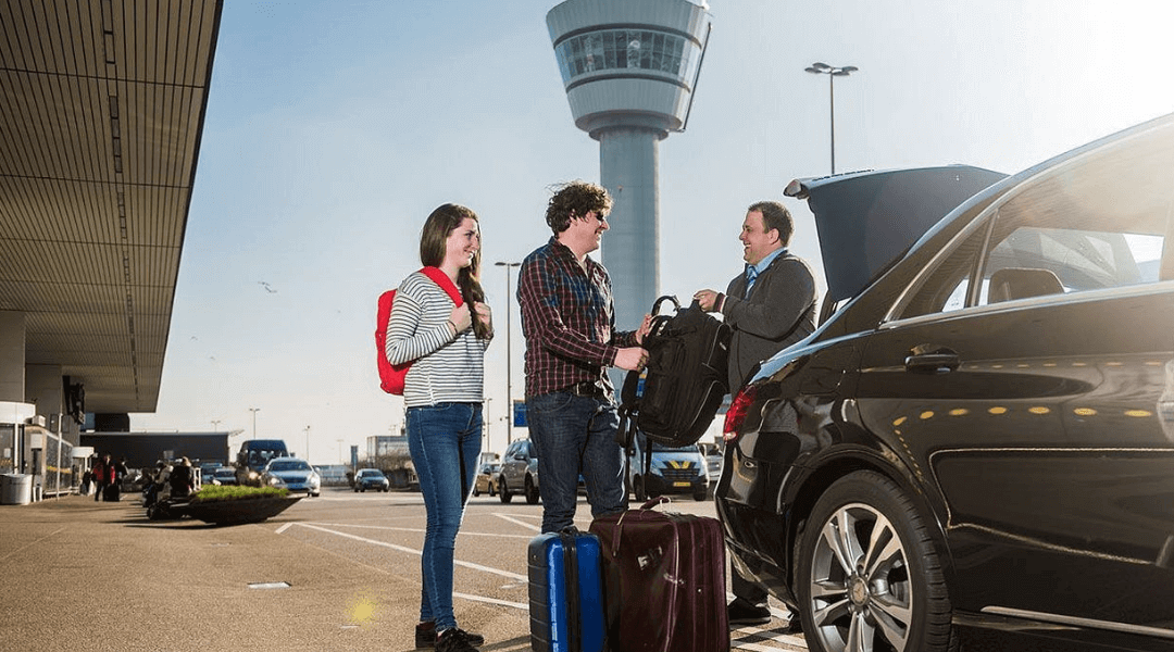 picture of couple hiring a taxi