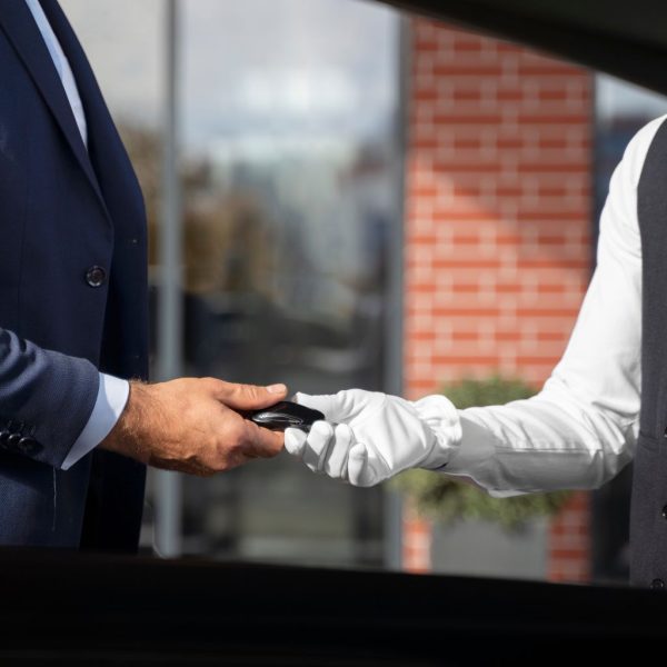 Leicester to Gatwick Airport Transfer Service