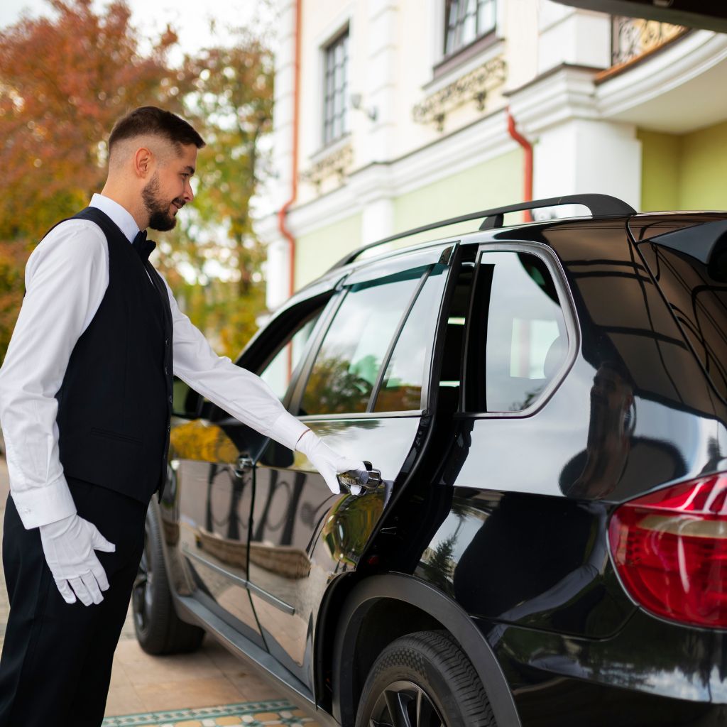 Leicester to Heathrow Airport Taxi Transfer Service