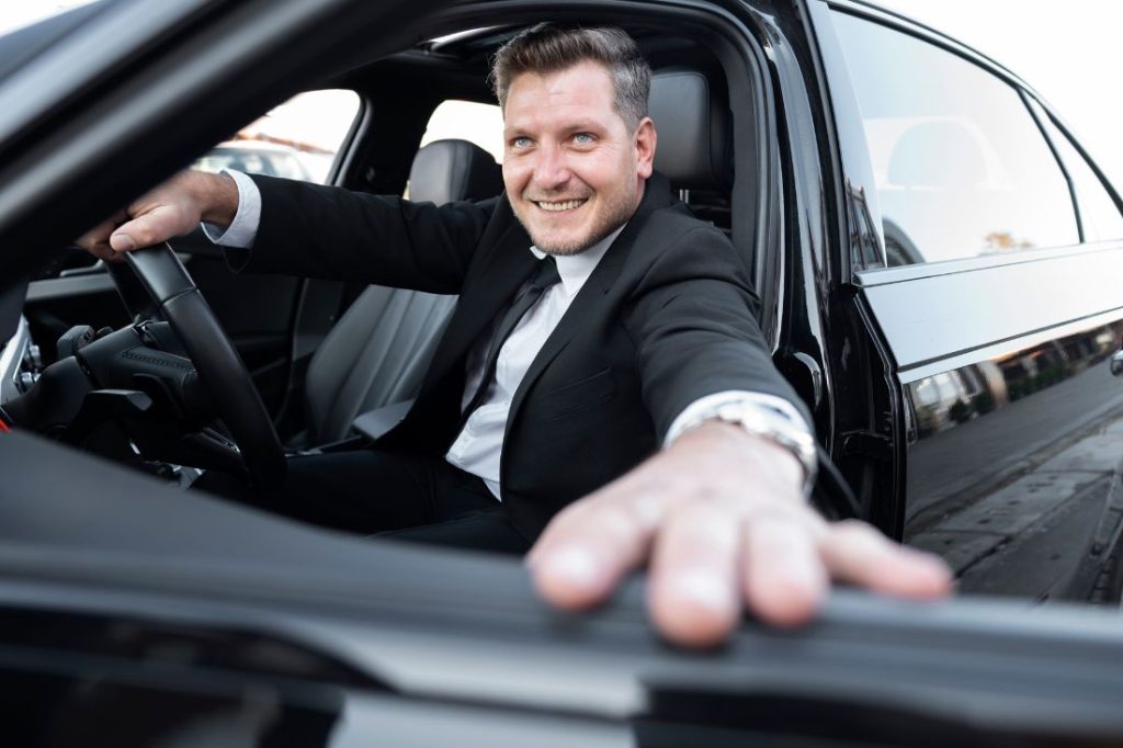Leicester to London City Airport Taxi Transfer Service