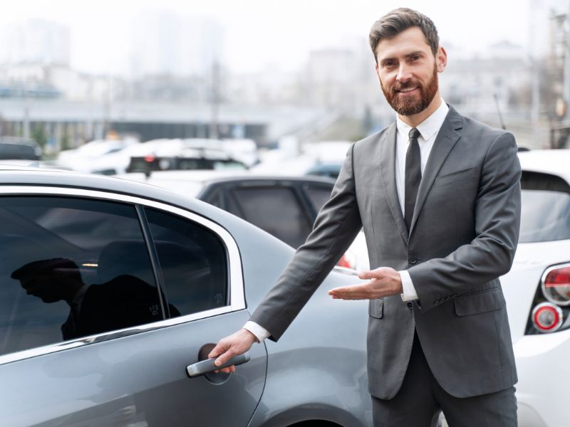 Direct, No-Stop Ride from Luton to Heathrow Airport